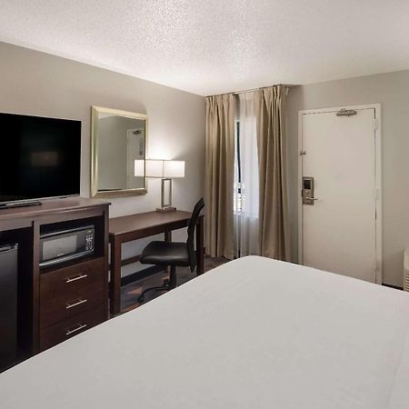 Hotel Clarion Pointe Indianapolis Northeast Castelton Exterior foto