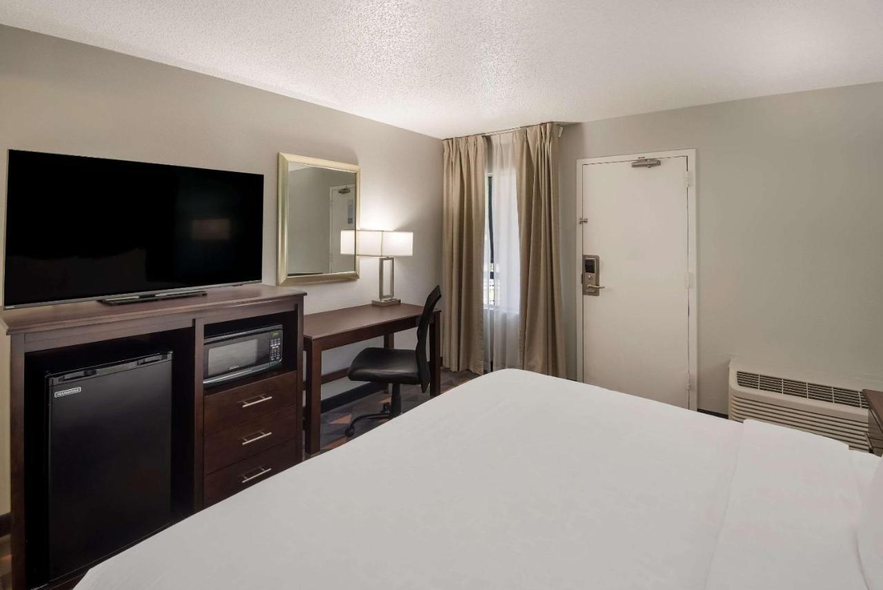 Hotel Clarion Pointe Indianapolis Northeast Castelton Exterior foto