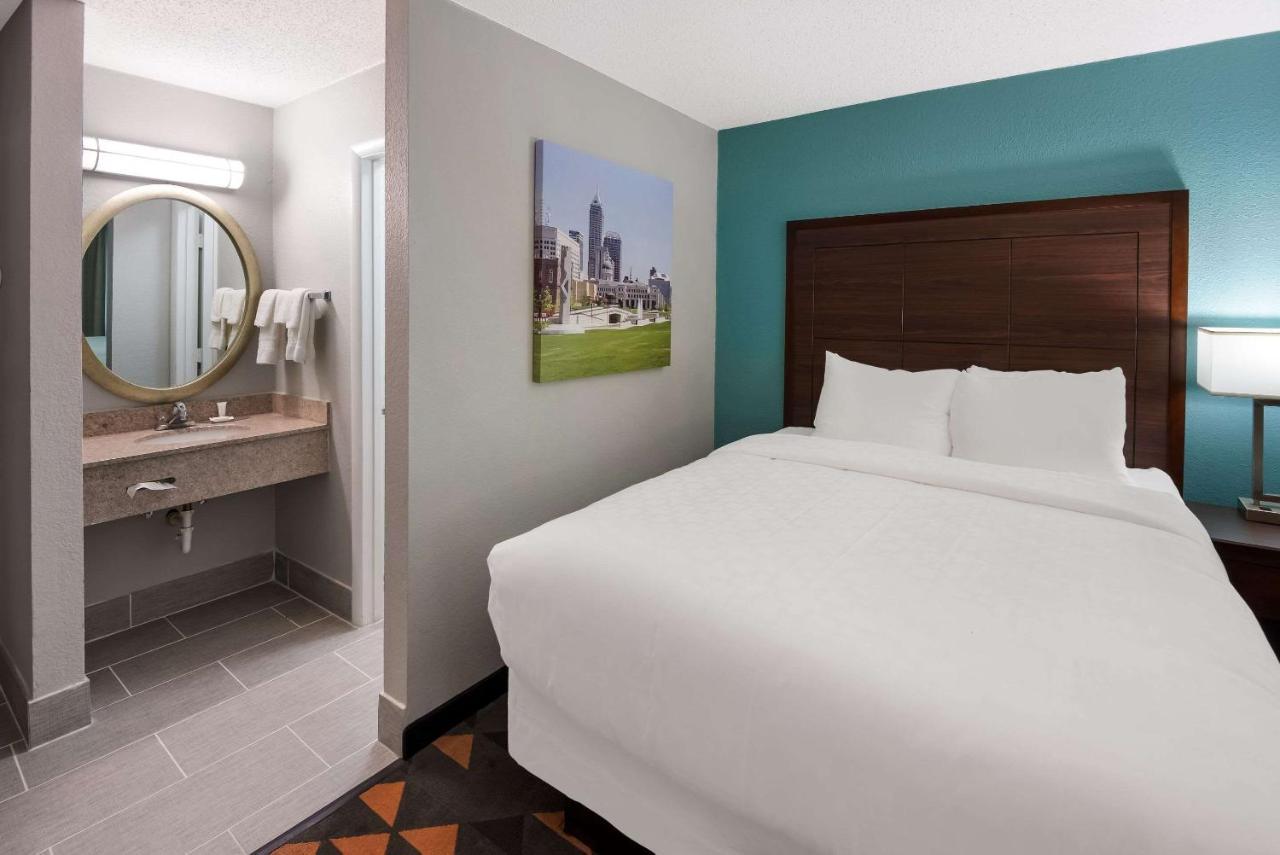 Hotel Clarion Pointe Indianapolis Northeast Castelton Exterior foto